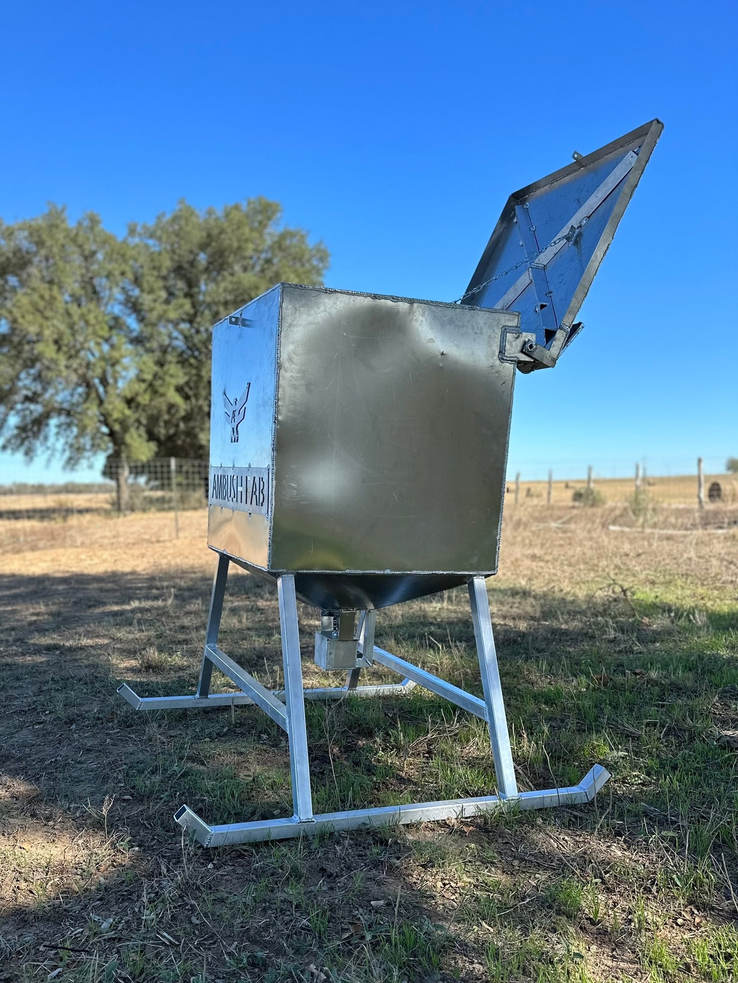 700lb stand and fill Aluminum Feeder